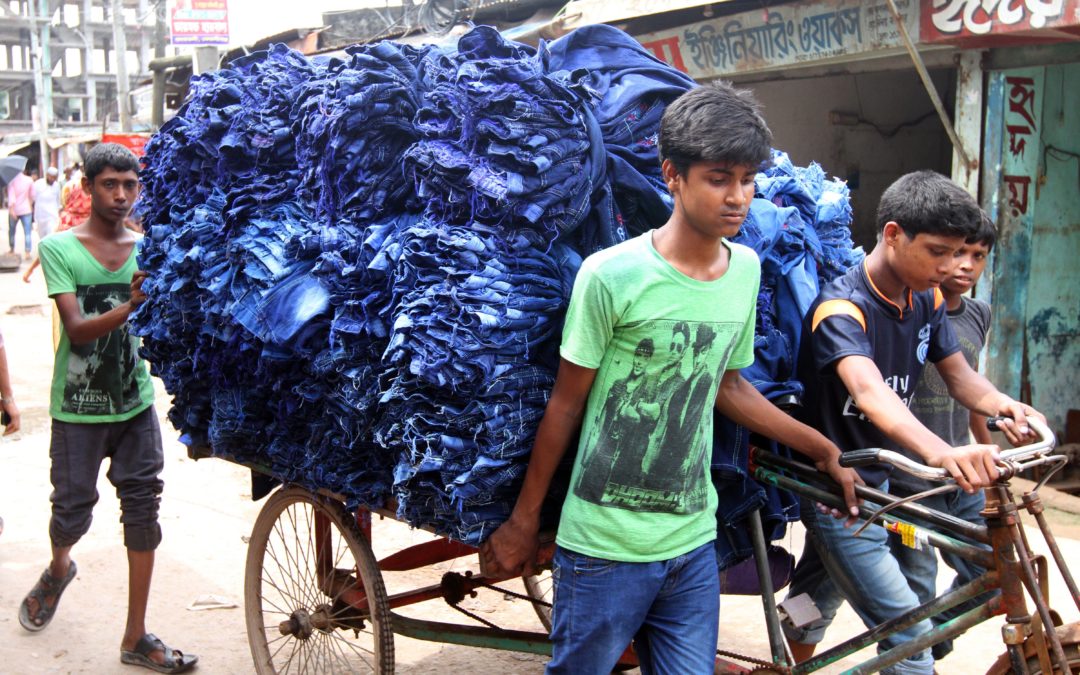 Even snel een kledingfabriek checken op mensenrechten zoals kinderarbeid.